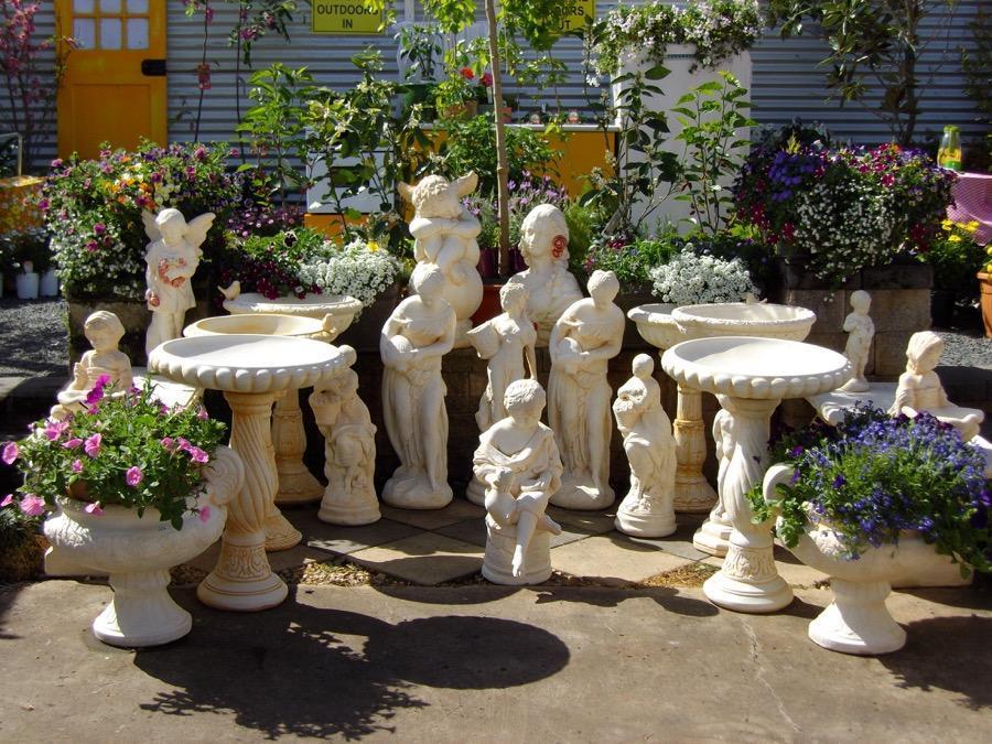Statue Pots And Giftware